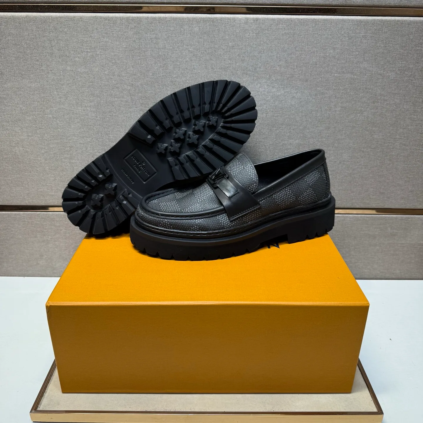 Men's men's shoes 💰pp620【Lv～】Men's casual leather shoes 2025z cabinet sales simultaneously 🔶Size: 39-44 #️⃣ 🔷3 colors🔜The upper is made of cowhide stitching ➕Cowhide lining, comfortable and breathable, sole: original comfortable and wear-resistant outsole, ⚠️real thing📱photographed🎬real thing is better📢📢📢